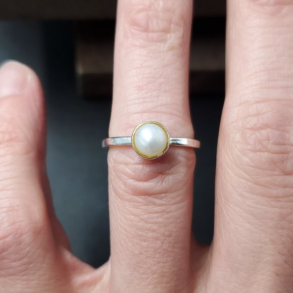Jewelry - Size 5.75 Sterling Silver Genuine Simple White Pearl Band Ring